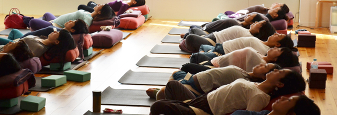 【女性のためのリストラティブヨガ】シリーズはじまります。