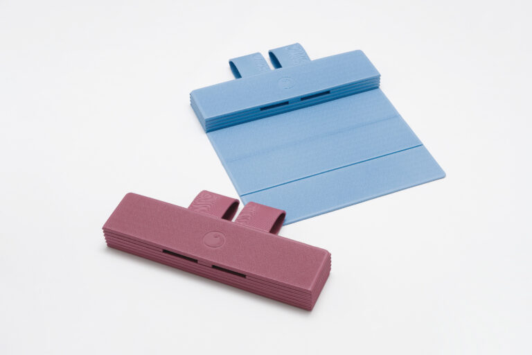 座るだけで正しい瞑想姿勢になるヨガマットを4⽉に発売！